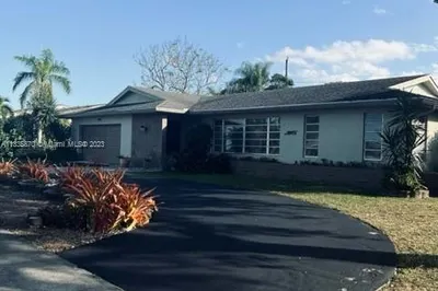 7500 NW 7th St 1