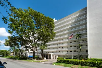 2555 NE 11th Street #803 1