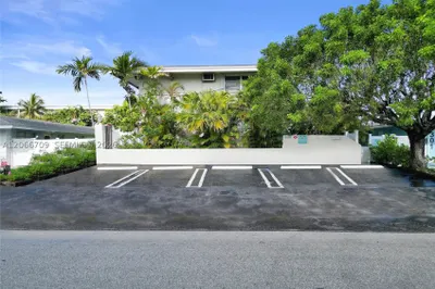 305 SE 12th Ave 1