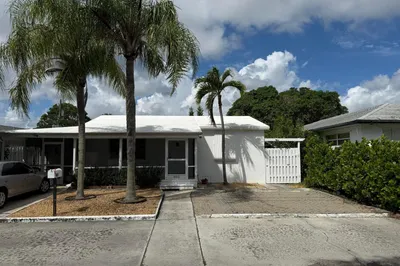 605 E Coast Avenue #3 1