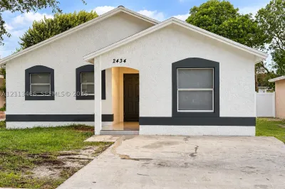 2434 Adams St 0 1