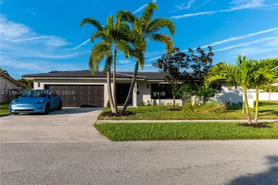 2415 NE 35th Dr 1