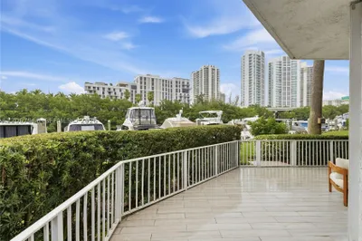 3500 Mystic Pointe Dr #104 1