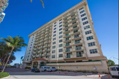 9195 Collins Ave #1112 1