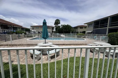 2202 NE 36th Street #17 1