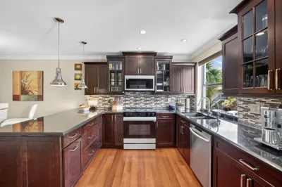 3000 NE 8th Terrace #B4 1