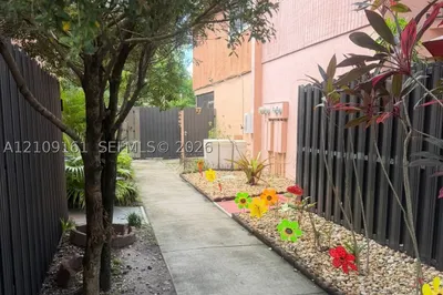 3467 SW 52nd Ave 1