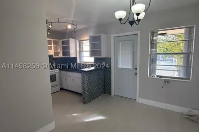 1722 Mayo St #205 1