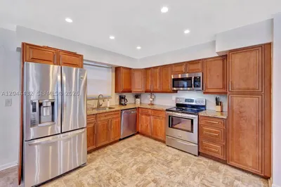 45 SE 14th St 1