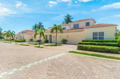 526 Commons Drive 1