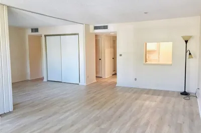 2316 S Cypress Bend Drive #220 1