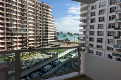 5161 Collins Ave #703 1