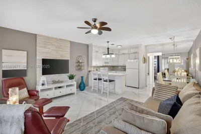 800 SW 10th Ter #4T 1