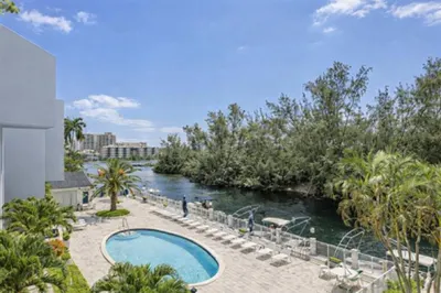 2850 NE 14th Street Causeway #107 1