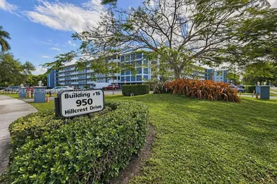 950 Hillcrest Dr #102 1