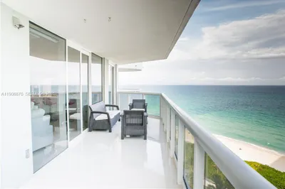6301 Collins Ave #1402 1