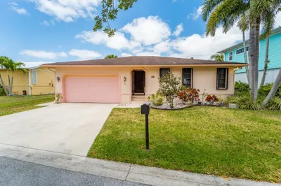 735 SW Salerno Road 1