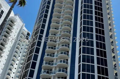 18671 Collins Ave #2104 1