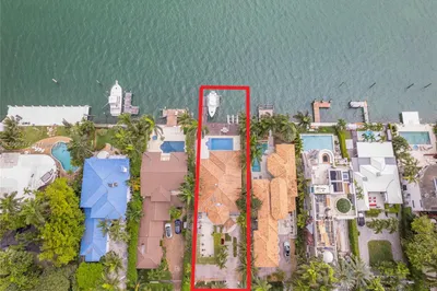 305 N Hibiscus Dr 1
