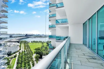 900 Biscayne Blvd #2412 1