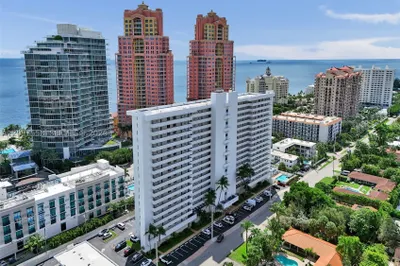 2200 NE 33rd Ave #3D 1