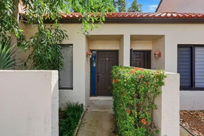 22 VIA DE CASAS SUR #102 1