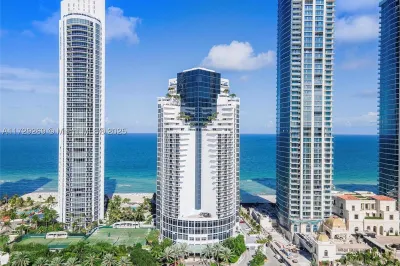 18001 Collins Ave #916 1