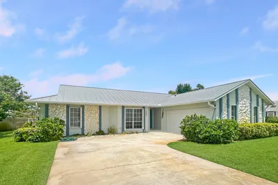 5209 Eagle Drive 1