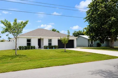 1921 SE Joyner Circle 1