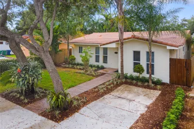 5770 SW 55 St 1