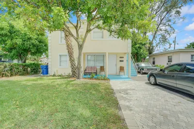 1225 W 10th Street 1