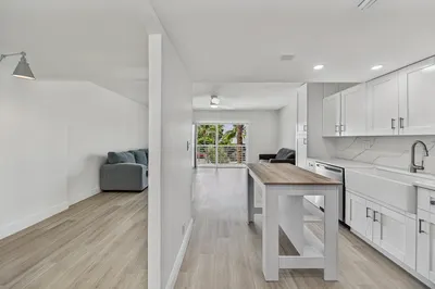 2900 NE 30TH Street #D-3 1