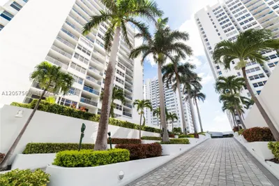 1904 S Ocean Dr #1803 1