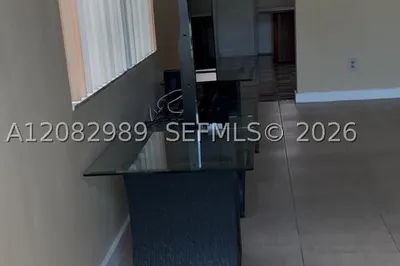 18 SW 13th St 1