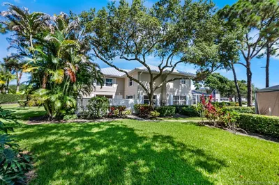 2905 SW Lakemont Place #2905 1