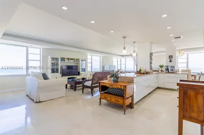5255 Collins Ave #11E 1