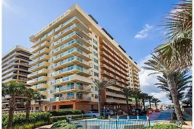 9499 Collins Ave #611 1