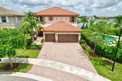 8631 S Lakeside Bnd 1