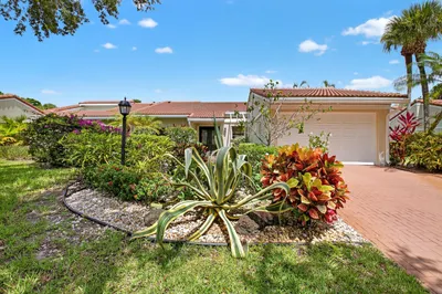 37 Glens Drive W 1