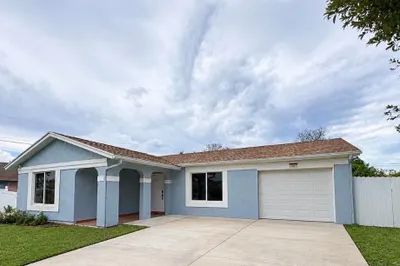 1985 SW Aquarius Lane 1