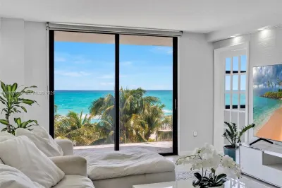6061 Collins Ave #5F 1
