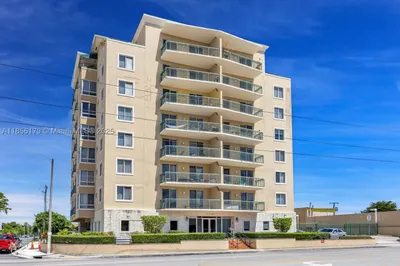 2501 Douglas Rd #606 1
