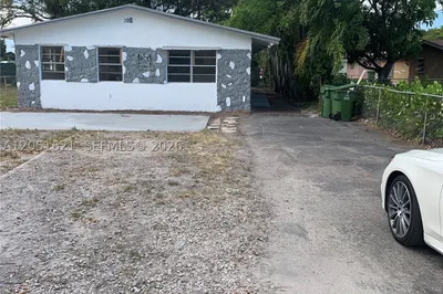308 NW 9th St 1
