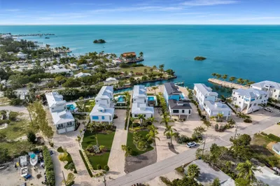 735 50 St Gulf, Marathon 1
