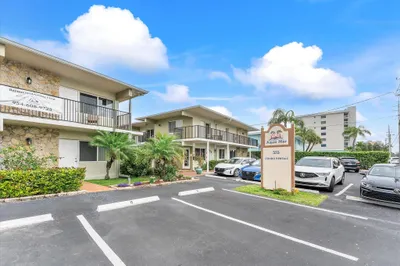 555 N Riverside Drive #25 1