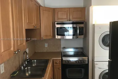 134 SW 7th Ave #303 1