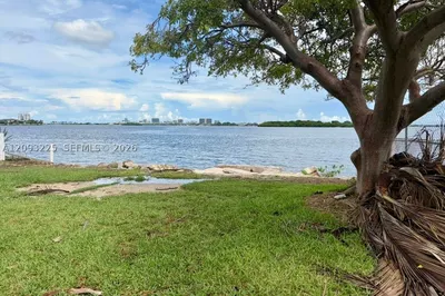 10875 N Bayshore Dr 1
