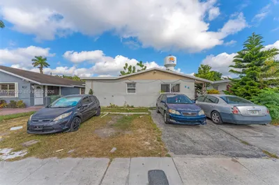 445 NW 8th St 1
