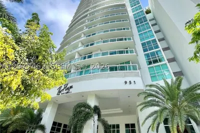 951 Brickell Ave #3403 1
