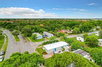 321 Commodore Dr 1